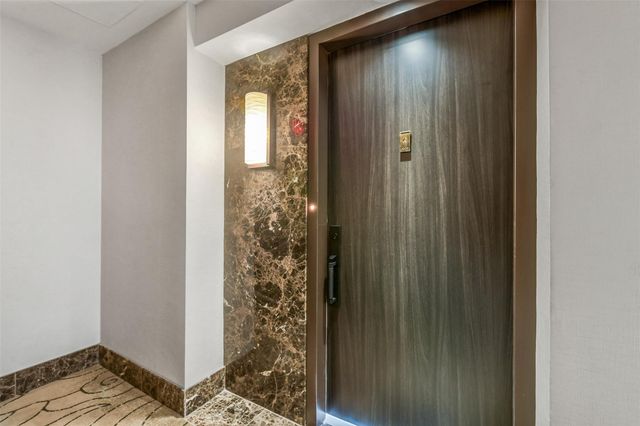 49 Briar Hollow Lane 1904, Houston, TX 77027