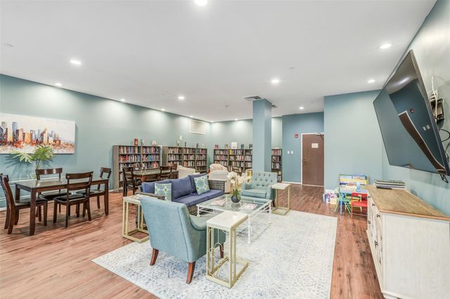 49 Briar Hollow Lane 1904, Houston, TX 77027