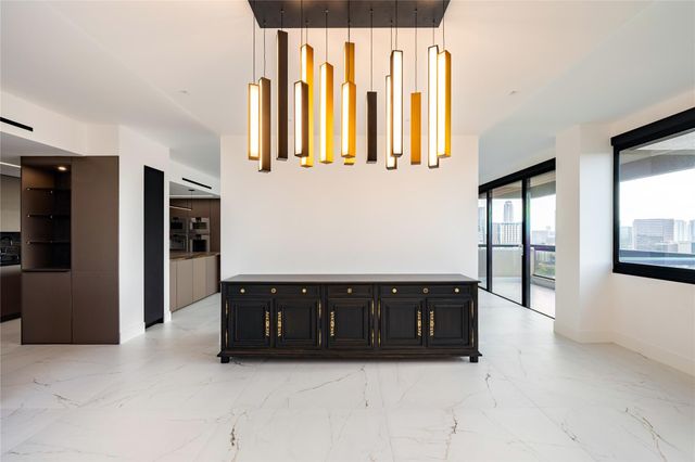 49 Briar Hollow Lane 1904, Houston, TX 77027