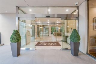 49 Briar Hollow Lane 1904, Houston, TX 77027