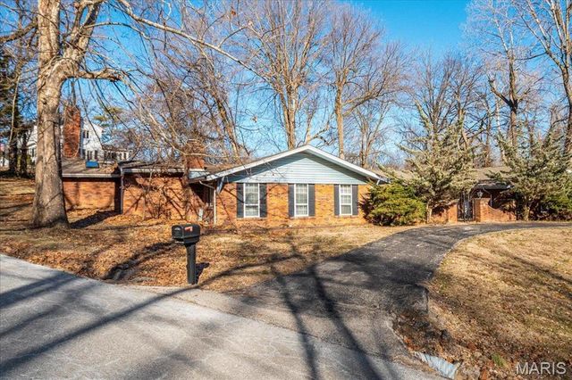 32 Briarcliffe Drive, Collinsville, IL 62234