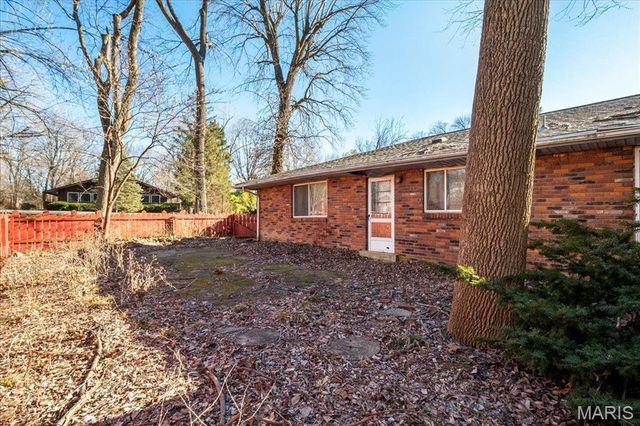 32 Briarcliffe Drive, Collinsville, IL 62234