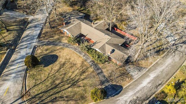 32 Briarcliffe Drive, Collinsville, IL 62234