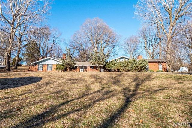 32 Briarcliffe Drive, Collinsville, IL 62234