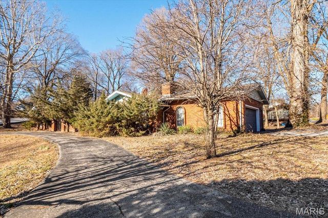32 Briarcliffe Drive, Collinsville, IL 62234