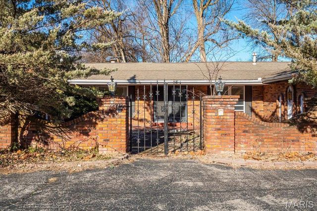 32 Briarcliffe Drive, Collinsville, IL 62234
