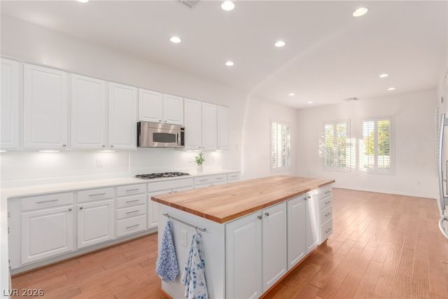 2421 Black River Falls Drive, Henderson, NV 89044