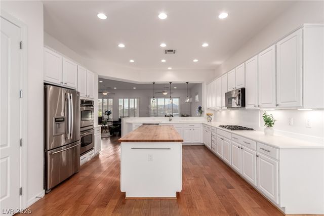 2421 Black River Falls Drive, Henderson, NV 89044