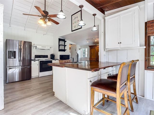 556 STONE ISLAND ROAD, Enterprise, FL 32725