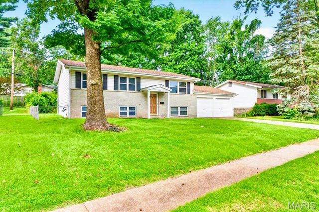 1800 Bobbinray Avenue, Florissant, MO 63031