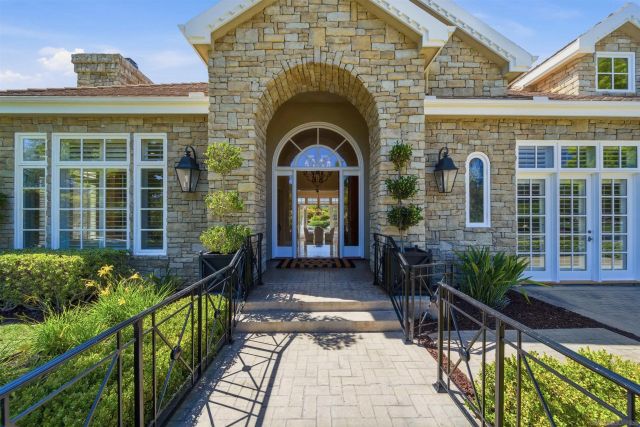 13278 Caminito Mendiola, San Diego, CA 92130
