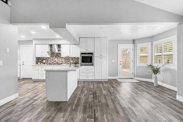 1885 N Frankwood Avenue, Reedley, CA 93654