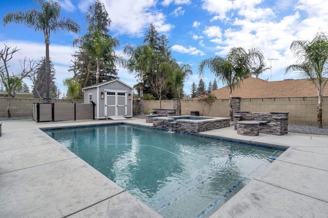 1885 N Frankwood Avenue, Reedley, CA 93654