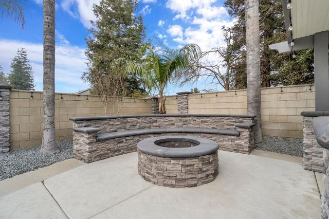 1885 N Frankwood Avenue, Reedley, CA 93654