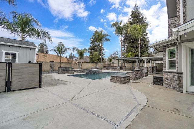 1885 N Frankwood Avenue, Reedley, CA 93654