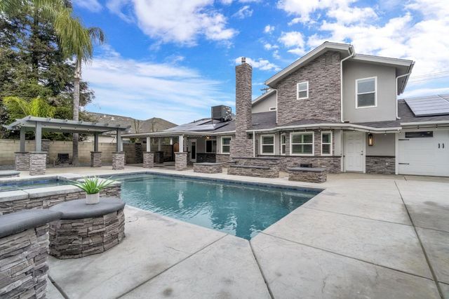 1885 N Frankwood Avenue, Reedley, CA 93654