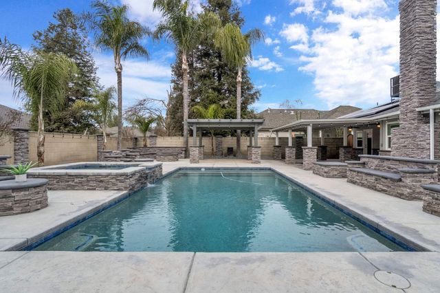 1885 N Frankwood Avenue, Reedley, CA 93654