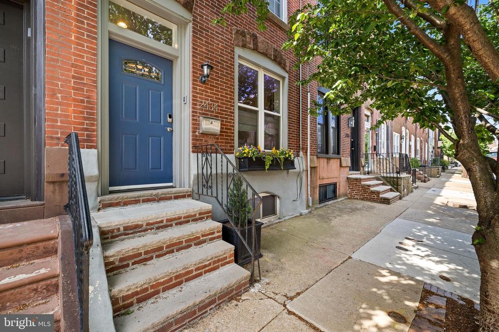 2434 CARPENTER STREET, Philadelphia, PA 19146