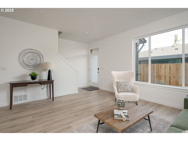 8353 N Newman St, Portland, OR 97203