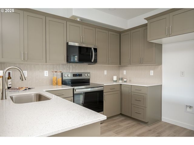 8353 N Newman St, Portland, OR 97203