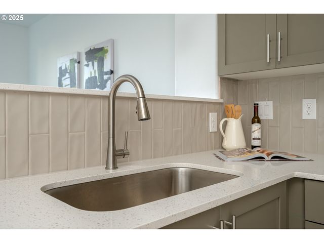 8353 N Newman St, Portland, OR 97203