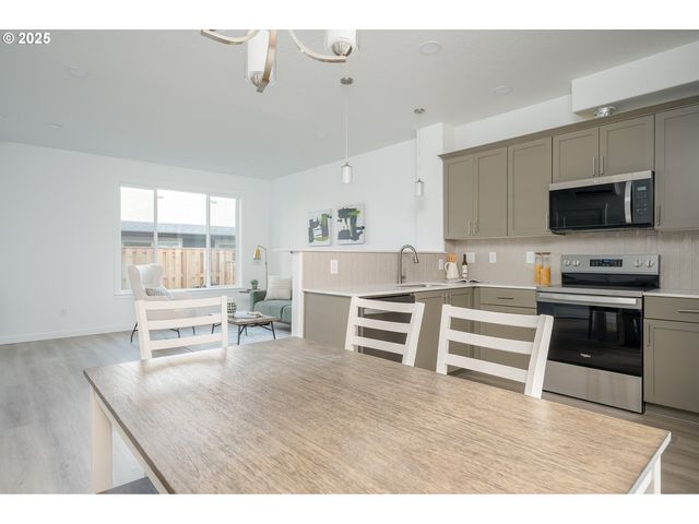 8353 N Newman St, Portland, OR 97203