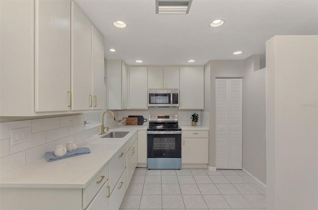 166 CHATHAM STREET NW, Port Charlotte, FL 33952