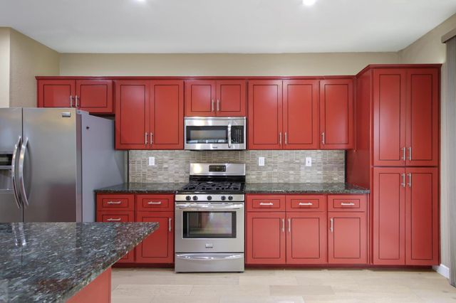 609 Granada Pass Dr, Roseville, CA 95678