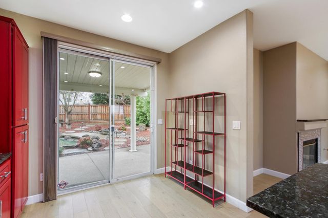 609 Granada Pass Dr, Roseville, CA 95678