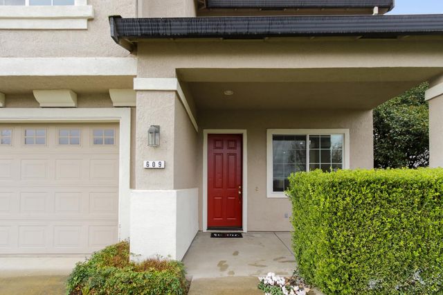 609 Granada Pass Dr, Roseville, CA 95678