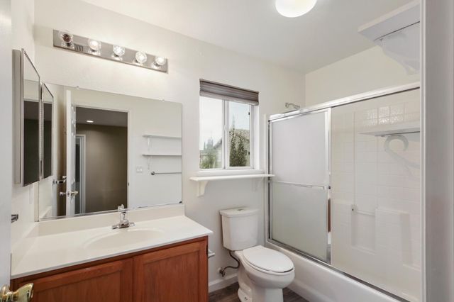 609 Granada Pass Dr, Roseville, CA 95678