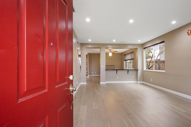 609 Granada Pass Dr, Roseville, CA 95678