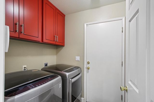 609 Granada Pass Dr, Roseville, CA 95678