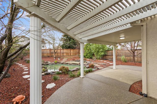 609 Granada Pass Dr, Roseville, CA 95678