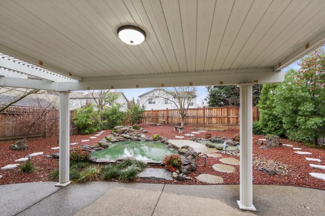 609 Granada Pass Dr, Roseville, CA 95678