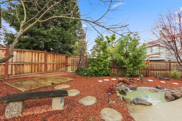 609 Granada Pass Dr, Roseville, CA 95678