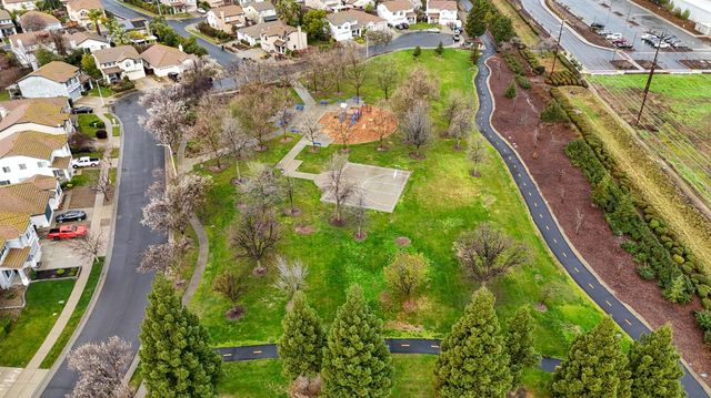 609 Granada Pass Dr, Roseville, CA 95678