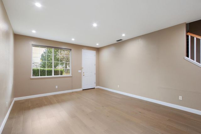 609 Granada Pass Dr, Roseville, CA 95678