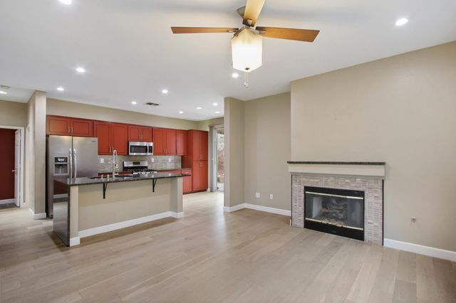 609 Granada Pass Dr, Roseville, CA 95678