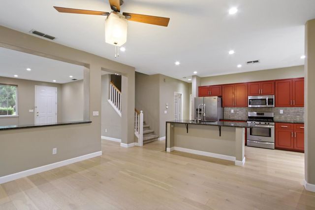 609 Granada Pass Dr, Roseville, CA 95678