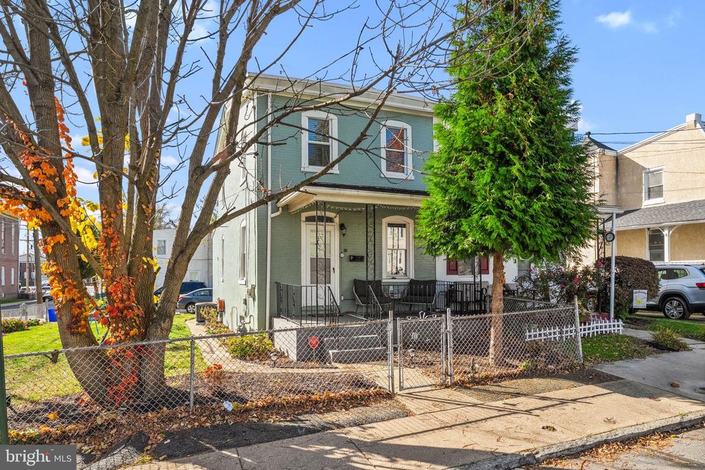 30 S DIAMOND ST, Clifton Heights, PA 19018
