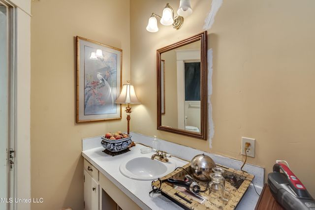 115 Railroad Avenue, Terry, MS 39170