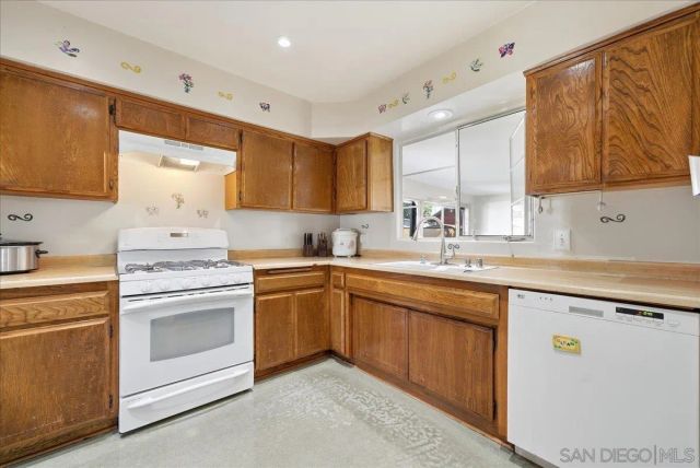 214 Summit Ave, Fallbrook, CA 92028