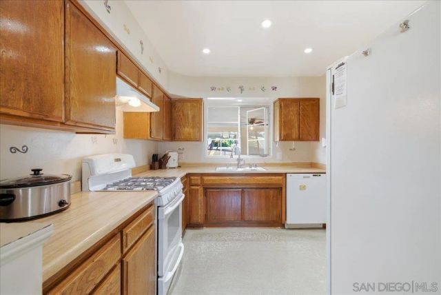 214 Summit Ave, Fallbrook, CA 92028