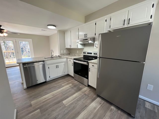 10 Village West Ct, Spartanburg, SC 29301