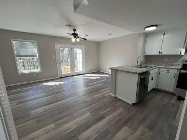 10 Village West Ct, Spartanburg, SC 29301