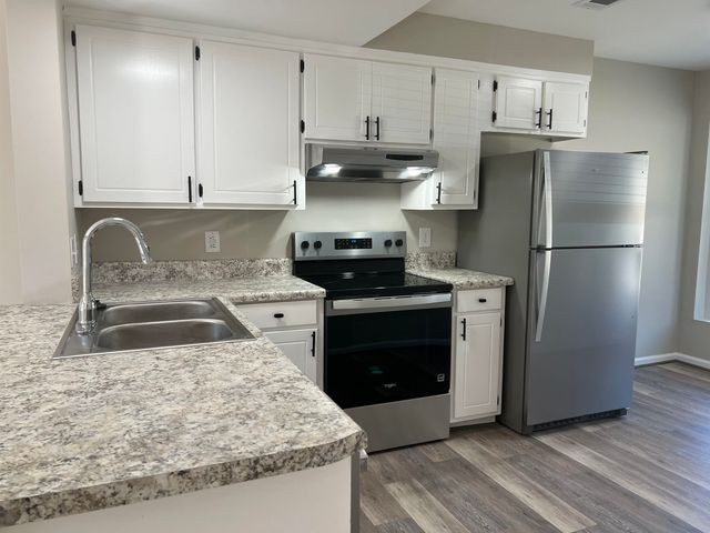 10 Village West Ct, Spartanburg, SC 29301