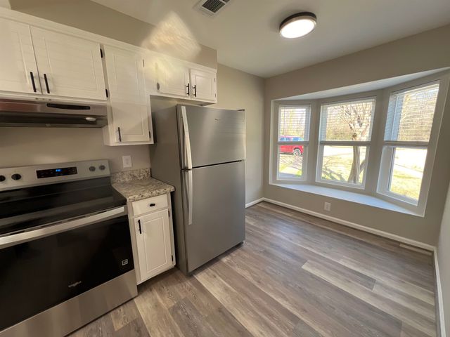 10 Village West Ct, Spartanburg, SC 29301