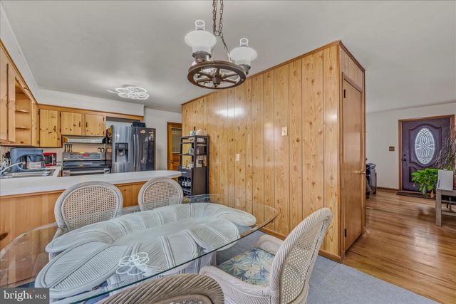 1635 FAIRVIEW DR, Berkeley Springs, WV 25411