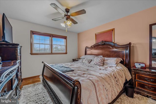 1635 FAIRVIEW DR, Berkeley Springs, WV 25411